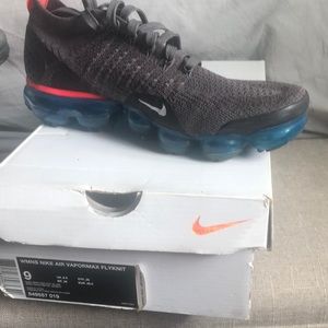 Woman Nike air vapormax size 9